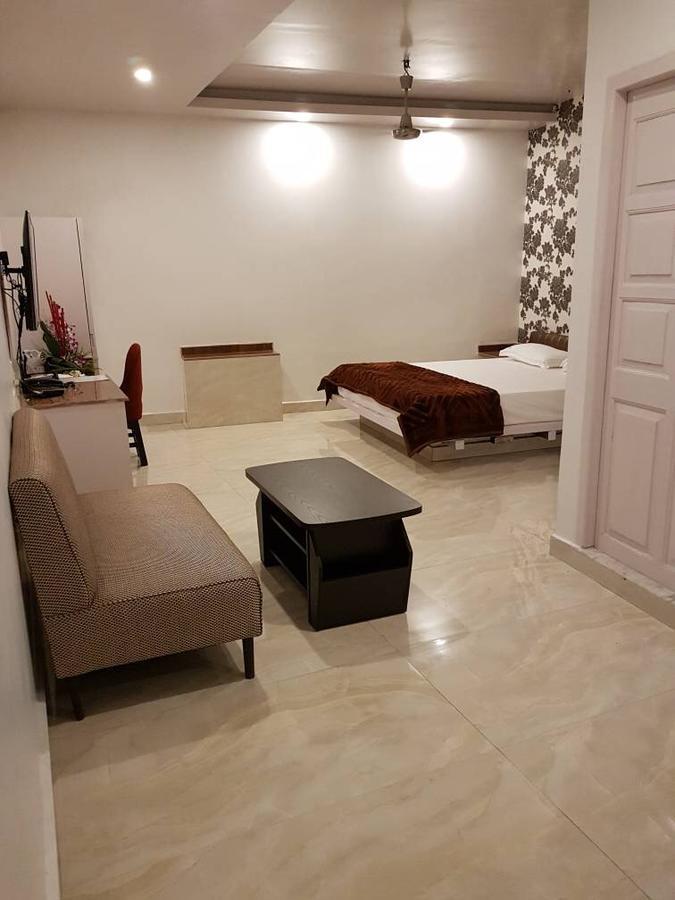 כלכותה 1/1 Park Street Hotel מראה חיצוני תמונה